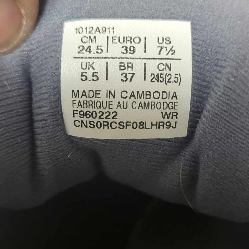 Women's Asics gel size 7.5